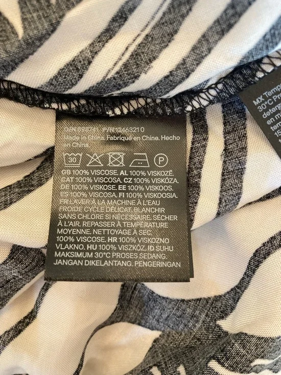 H&M Black Leaf Print Viscose Kaftan Dress NWT - Picture 7 of 8